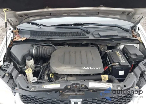 2012 Dodge Grand Caravan Sxt z USA, uszkodzony, nr VIN 2C4RDGCG1CR247647